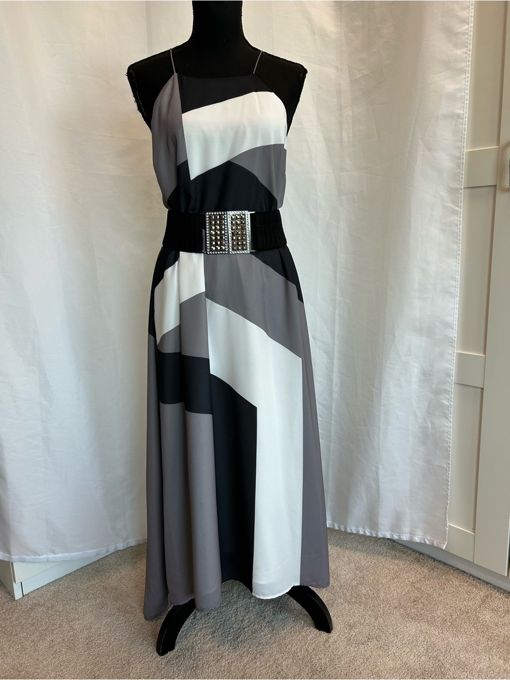 RW&CO Geometric Colorblock Maxi Dress Black White Gray Size Medium NWT - Picture 5 of 13